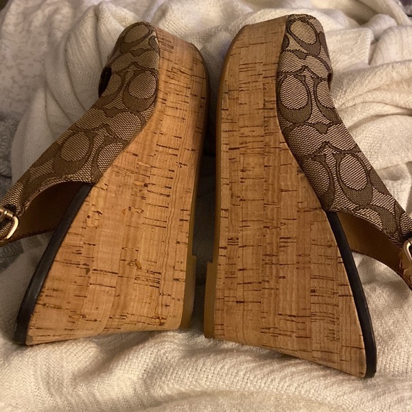 Coach Platforms - Picture 3 of 5